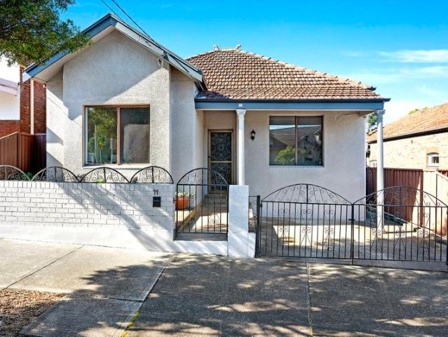 Great space, scope and lifestyle in a full brick classic