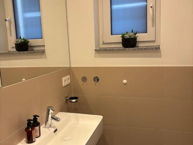 Great studio home with own entry at the best spot in Düsseldorf, Dusseldorf Amsterdam Apartments for Rent