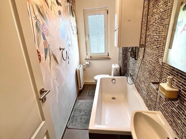 Great suite in popular area, Wuppertal Amsterdam Apartments for Rent