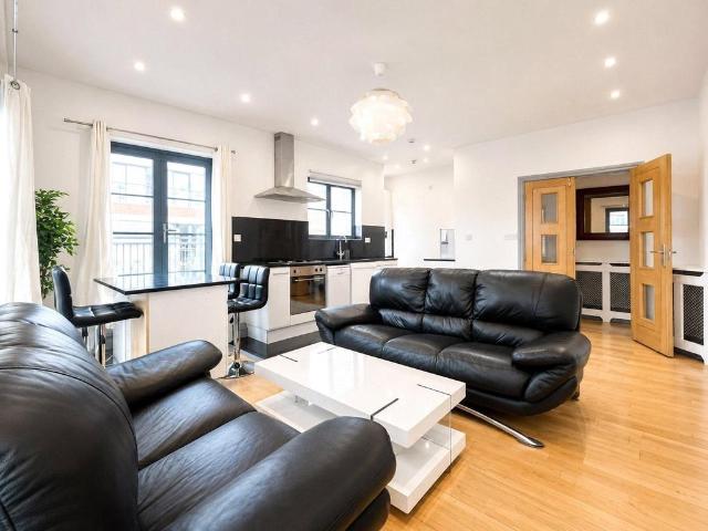 Greatorex Street, London, E1 2 bed penthouse to rent £3,200 pcm £738 pw