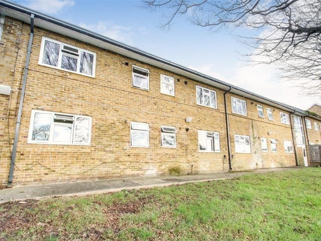 Greatfields Drive, Uxbridge UB8, 1 bed flat to rent, £1,300 pcm | PrimeLocation