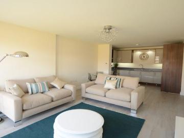 Grebe Way, Maidenhead, SL6 2 bed flat to rent £1,650 pcm £381 pw