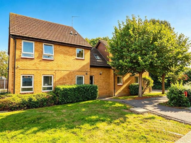 Greding Walk, Hutton, Brentwood Studio to rent £950 pcm £219 pw