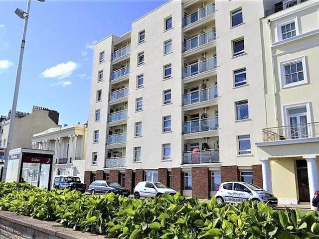 Greeba Court, Marina, St. 1 bed flat to rent £775 pcm £179 pw