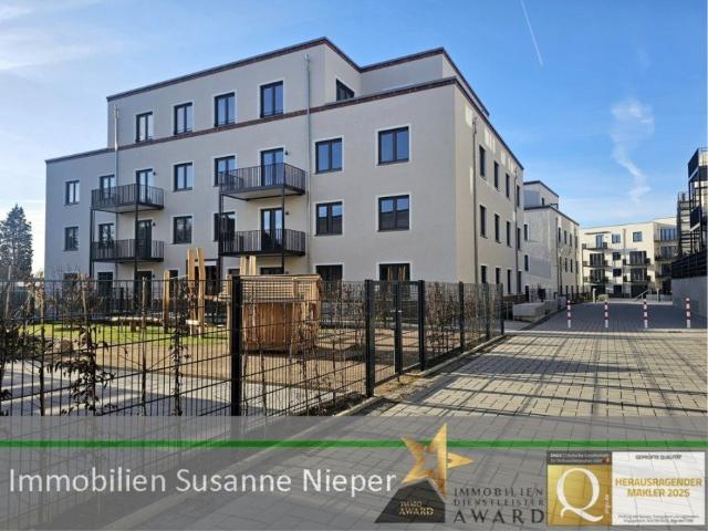 Bezaubernd in Solingen Gräfrath. Einfamilienhaus mit Terrasse, Teich und Garage
