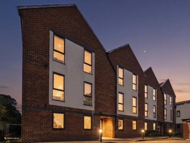 Green View, Leaside, Hemel Hempstead. 2 bed flat to rent £1,595 pcm £368 pw