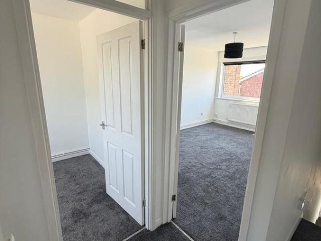 Green Walk, Leicester LE3, 2 bed flat to rent, £850 pcm | PrimeLocation