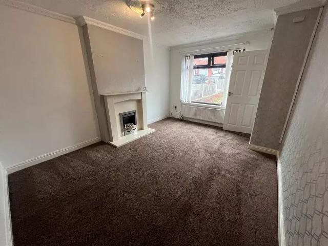 Green Bridge Close, Rochdale OL11 2 bed end of terrace house to rent £900 pcm £208 pw