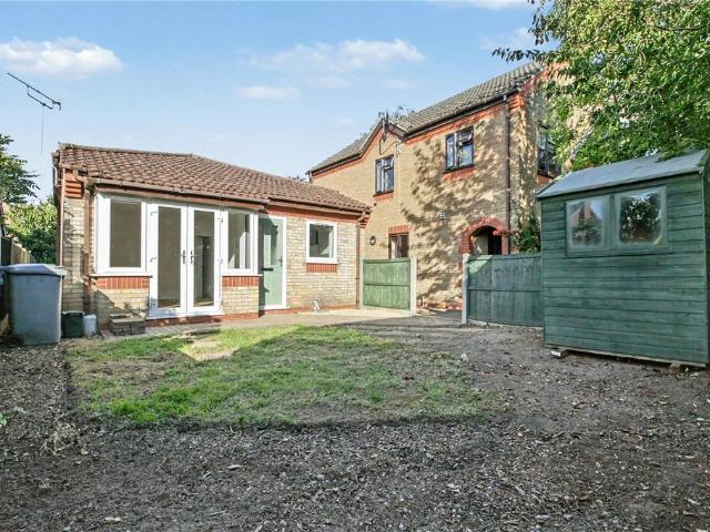 Green Court, Norwich, Norfolk, NR7 2 bed bungalow to rent £1,200 pcm £277 pw