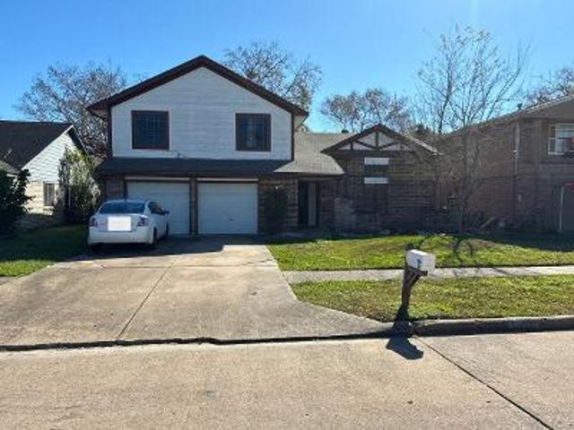 Green Crest Dr