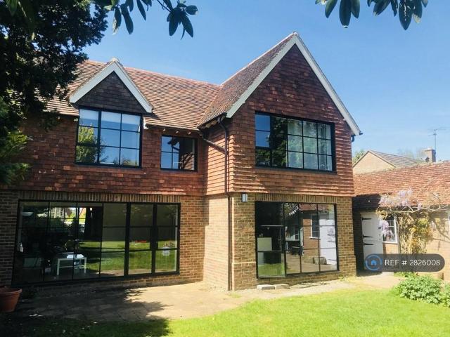 Green End Street, Aston Clinton. 4 bed detached house to rent £3,350 pcm £773 pw