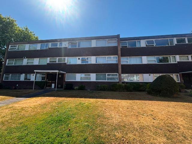 Green Gables, Sutton Coldfield B74, 2 bed flat to rent, £1,050 pcm | PrimeLocation
