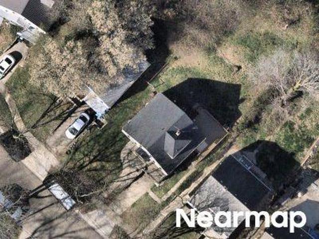 Green Glen Ln