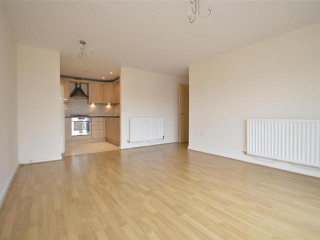 Green Lane, Morden SM4 2 bed apartment to rent £1,700 pcm £392 pw