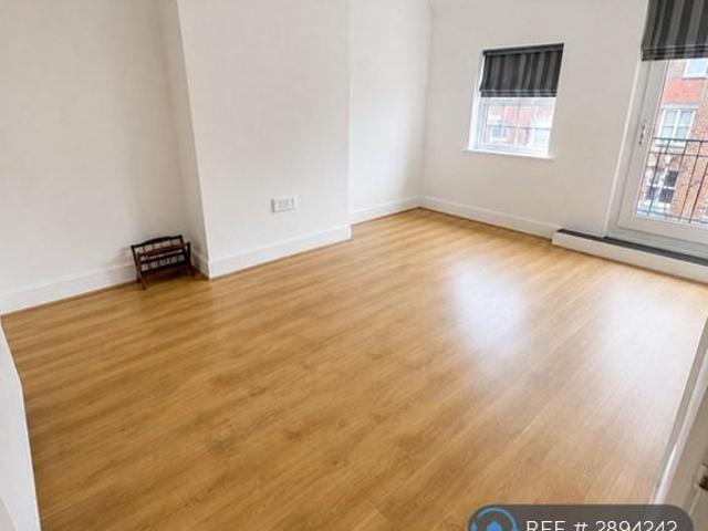 Green Lane, Northwood, HA6 2 bed flat to rent £1,675 pcm £387 pw
