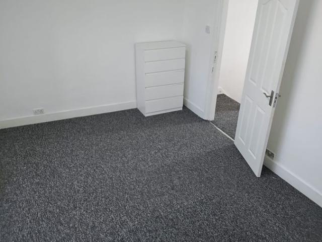 Green Lane, Dagenham RM8, 2 bed flat to rent, £1,795 pcm | PrimeLocation