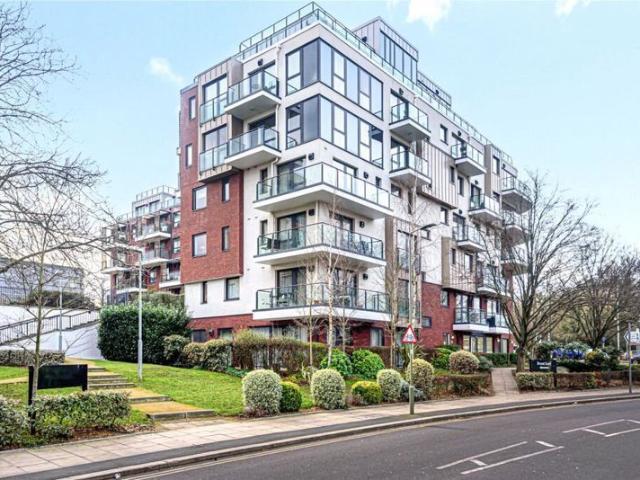 Green Lane, Edgware HA8, 2 bed property to rent, £1,950 pcm | PrimeLocation