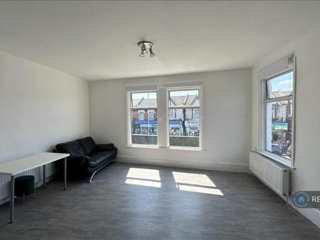 Green Lane, Ilford, IG3 1 bed flat to rent £1,750 pcm £404 pw