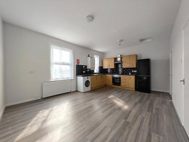 Green Lane, Ilford IG3, 2 bed flat to rent, £1,550 pcm | PrimeLocation