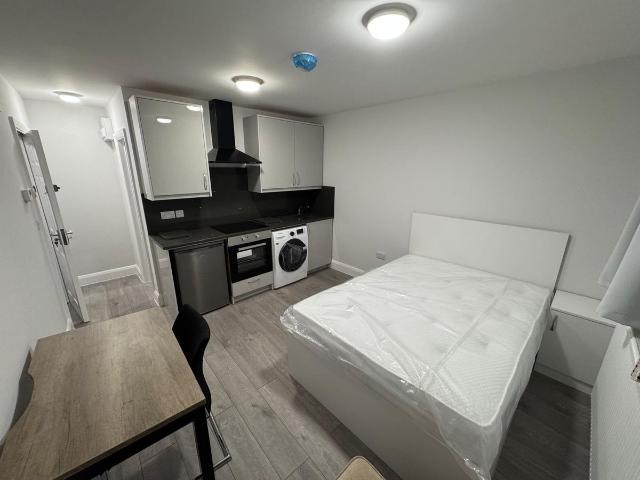 Green Lane, Ilford IG3, Studio to rent, £1,450 pcm | PrimeLocation