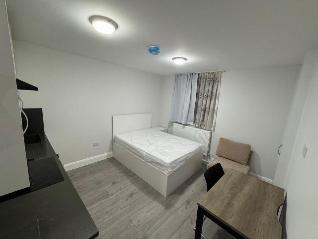 Green Lane, Ilford IG3, Studio to rent, £1,450 pcm | PrimeLocation