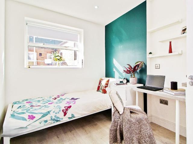 Green Lane, Ilford IG3, Studio to rent, £900 pcm | PrimeLocation