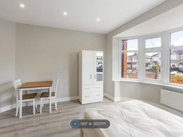 Green Lane, London SE9, Studio to rent, £1,045 pcm | PrimeLocation
