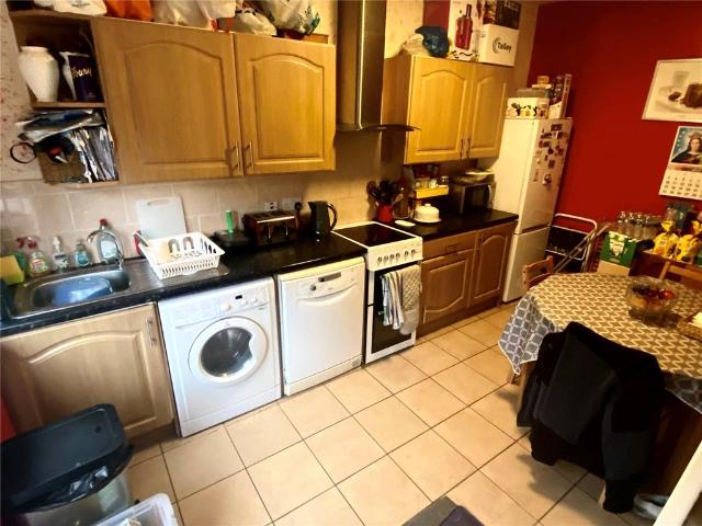 Green Lane, Purley, Surrey, CR8 2 bed maisonette to rent £1,700 pcm £392 pw