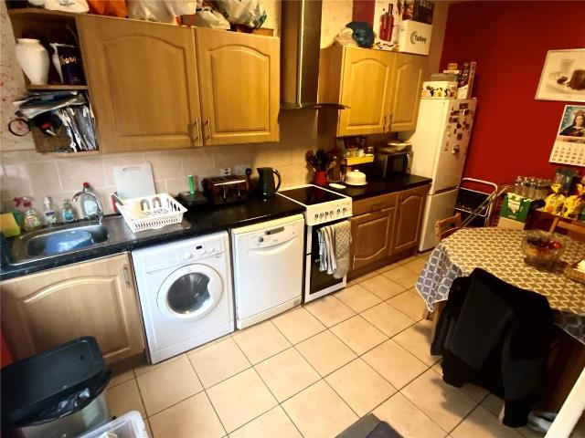 Green Lane, Purley, Surrey CR8, 2 bed maisonette to rent, £1,700 pcm | PrimeLocation