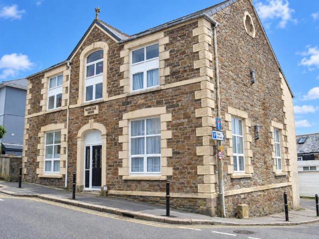 Green Lane, Redruth 1 bed apartment to rent £800 pcm £185 pw