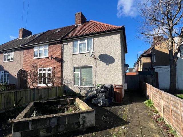 Green Lane, RM8 2 bed terraced house to rent £1,900 pcm £438 pw