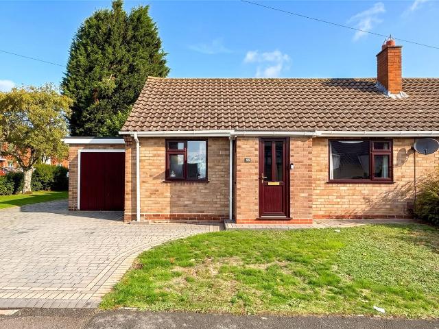 Green Lane, Shelfield, Walsall, West Midlands WS4, 2 bed bungalow to rent, £1,250 pcm | PrimeLocation