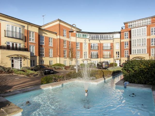 Green Lane Windsor SL4 3 bed apartment to rent £3,550 pcm £819 pw