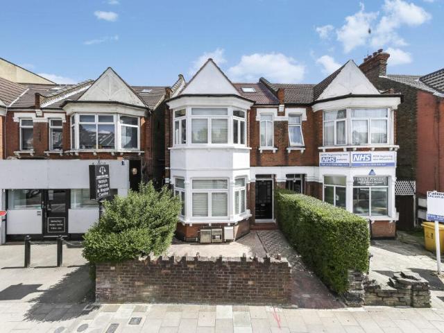 Green Lanes, Ground Floor Palmers. 3 bed flat to rent £2,300 pcm £531 pw
