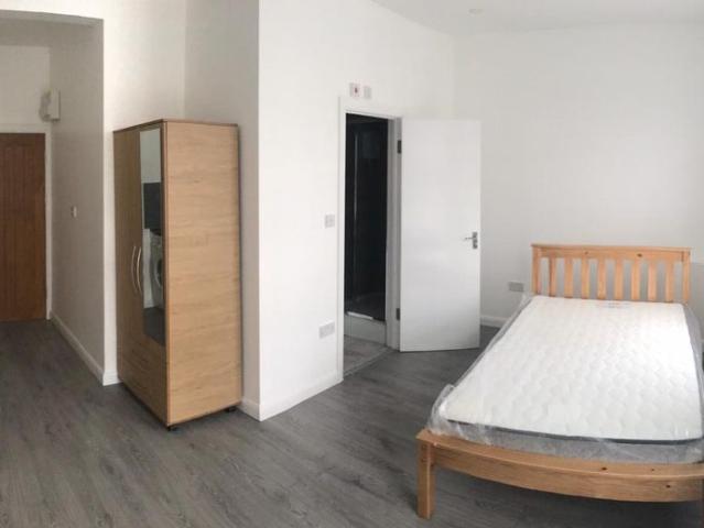 Green Lanes, Haringey, London N8, Studio to rent, £1,250 pcm | PrimeLocation