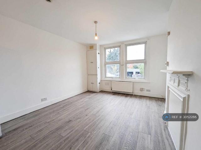 Green Lanes, London, N13 Studio to rent £1,225 pcm £283 pw
