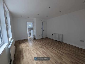 Green Lanes, London N13, Studio to rent, £1,249 pcm | PrimeLocation