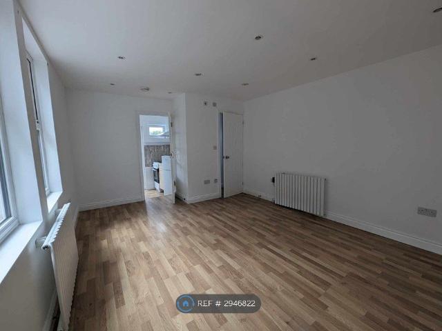 Green Lanes, London N13, Studio to rent, £1,249 pcm | PrimeLocation