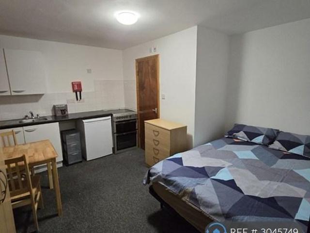 Green Lanes, London, N13 Studio to rent £899 pcm £207 pw