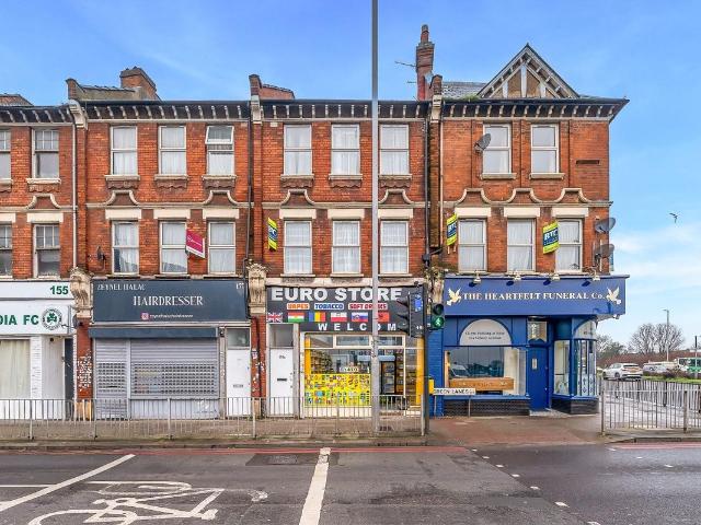 Green Lanes, London N13, 4 bed flat to rent, £2,250 pcm | PrimeLocation