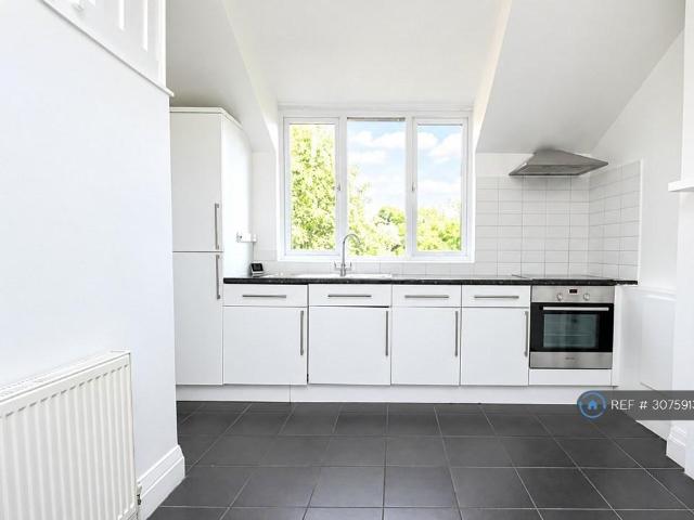 Green Lanes, London, N21 2 bed flat to rent £1,650 pcm £381 pw