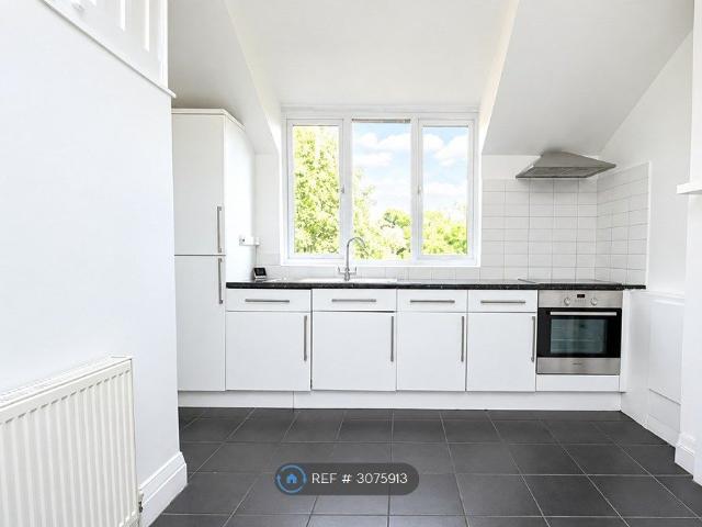 Green Lanes, London N21, 2 bed flat to rent, £1,650 pcm | PrimeLocation