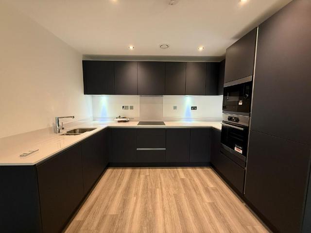 Green Lanes, London N21 2 bed flat to rent £2,100 pcm £485 pw