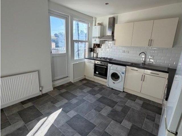 Green Lanes, London N4, 2 bed flat to rent, £2,200 pcm | PrimeLocation