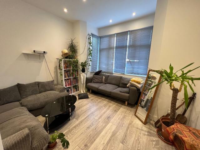 Green Lanes, London N8, 3 bed flat to rent, £2,700 pcm | PrimeLocation