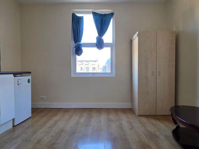Green Lanes, London N8, 1 bed terraced house to rent, £1,200 pcm | PrimeLocation