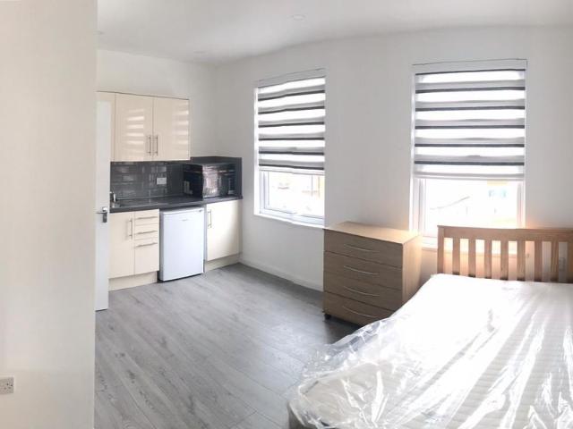 Green Lanes, London N8, Studio to rent, £1,250 pcm | PrimeLocation