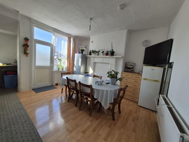 Green Lanes N13, 2 bed maisonette to rent, £1,950 pcm | PrimeLocation
