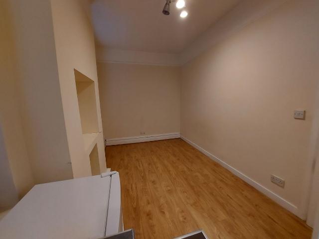 Green Lanes N13, Studio to rent, £1,050 pcm | PrimeLocation