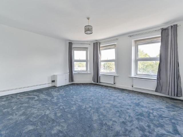 Green Lanes, N4, Harringay, London, N4 3 bed flat to rent £3,000 pcm £692 pw